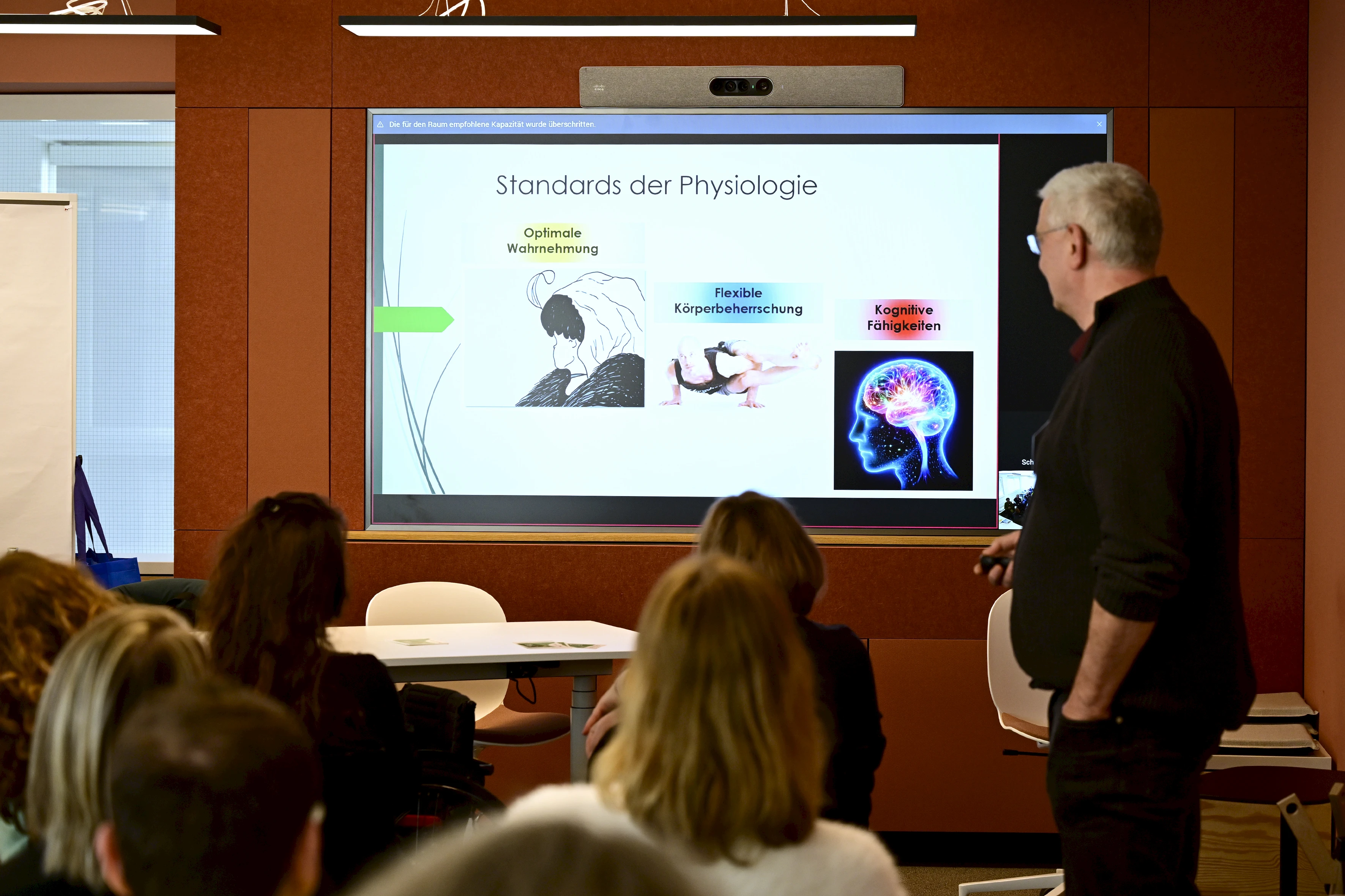 Das Team des Deutscher Rollstuhl-Sportverband e. V. sensibilisierte die Teilnehmenden des Inklusionsworkshops für die Belange von Menschen mit Einschränkungen.