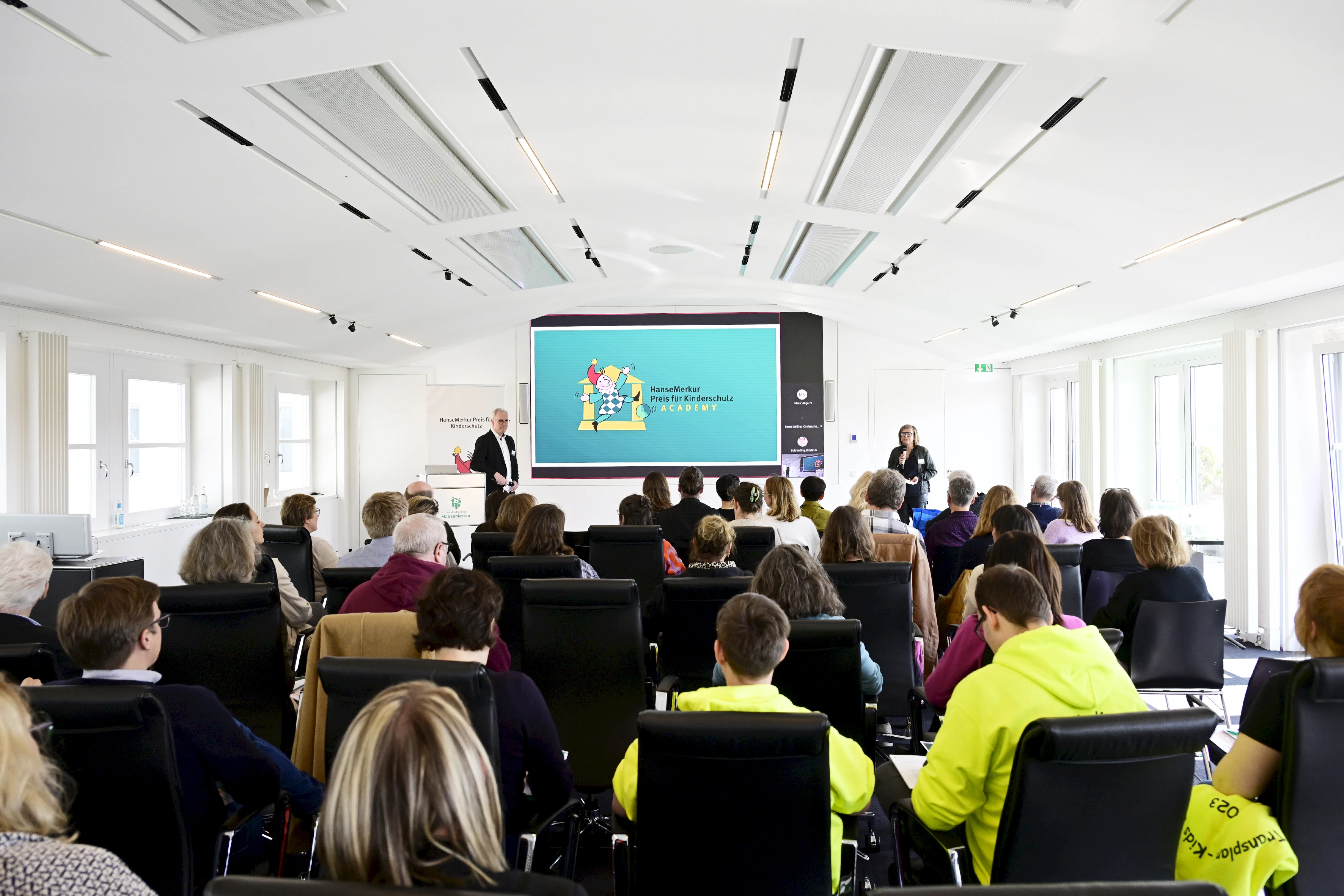 Lars Lange und Silke Hirschfeld (beide HanseMerkur) führten zwei Tage durch ein abwechslungsreiches Tagungsprogramm.