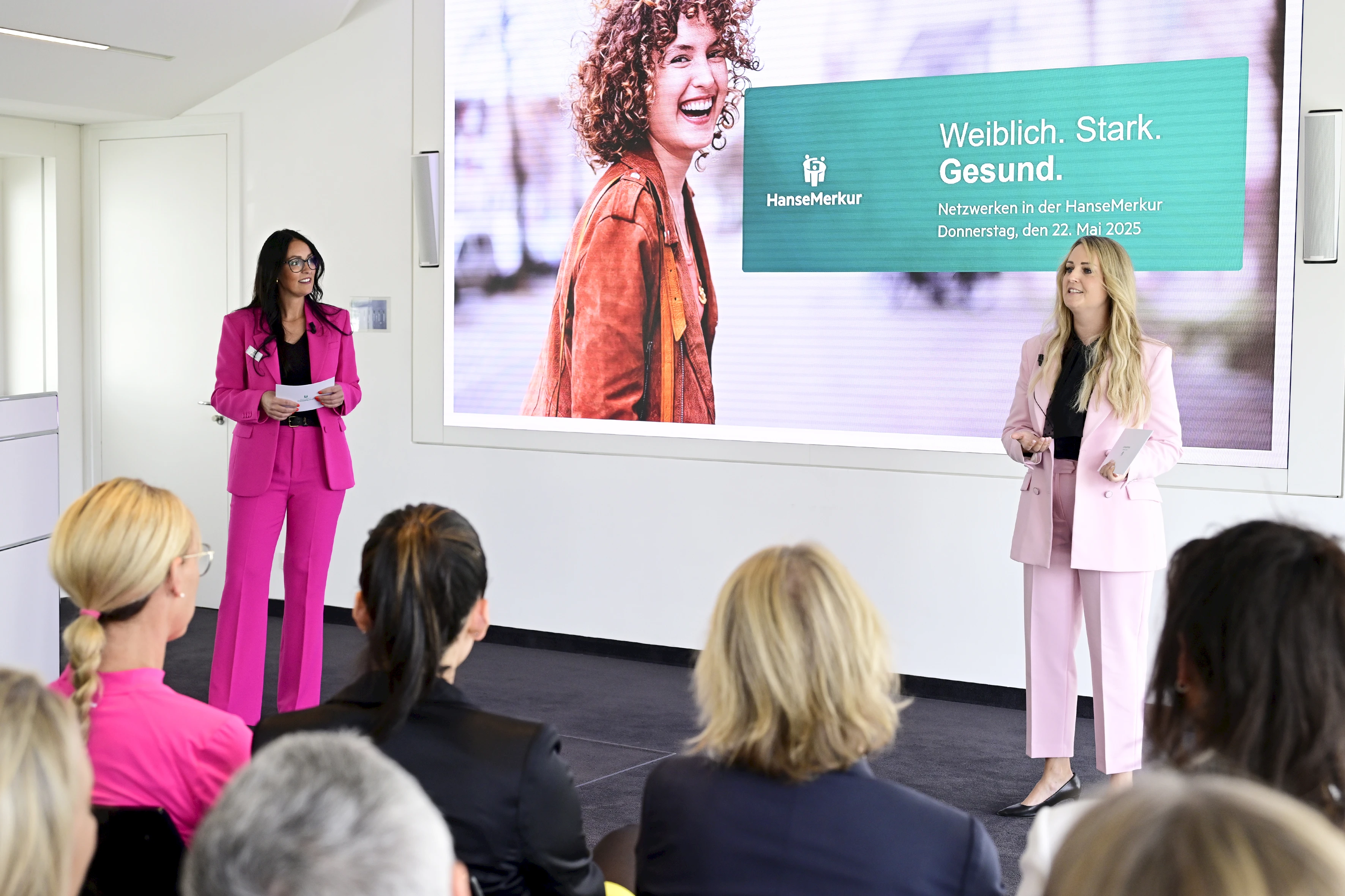 Luise Gottfried (l.) führte gemeinsam mit ihrer Kollegin Laura Diederich durch den Tag.
