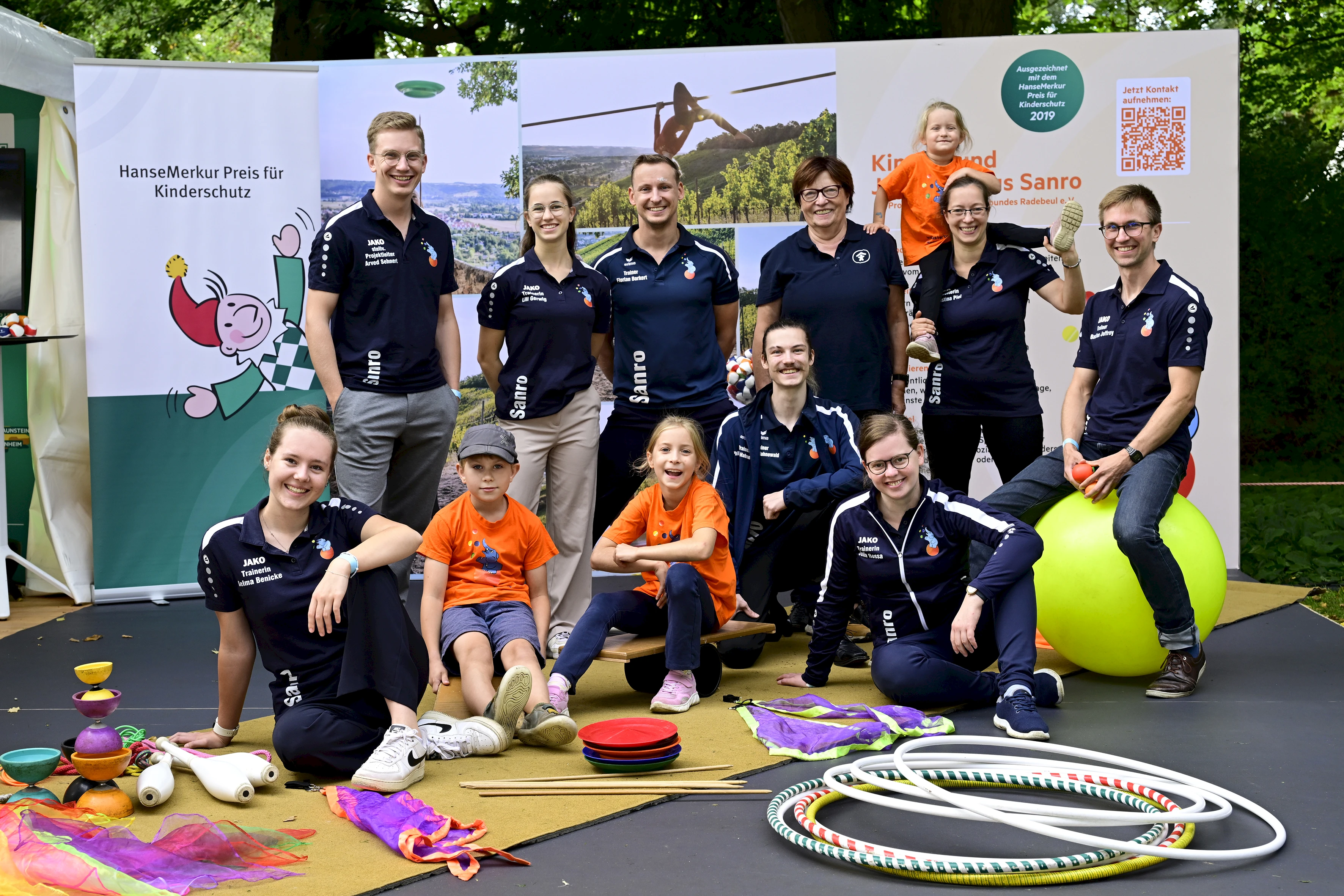 Der Kinder- und Jugendzirkus Sanro/DKSB Radebeul begeisterte am Stand der HanseMerkur die Gäste und lud zum Mitmachen ein.