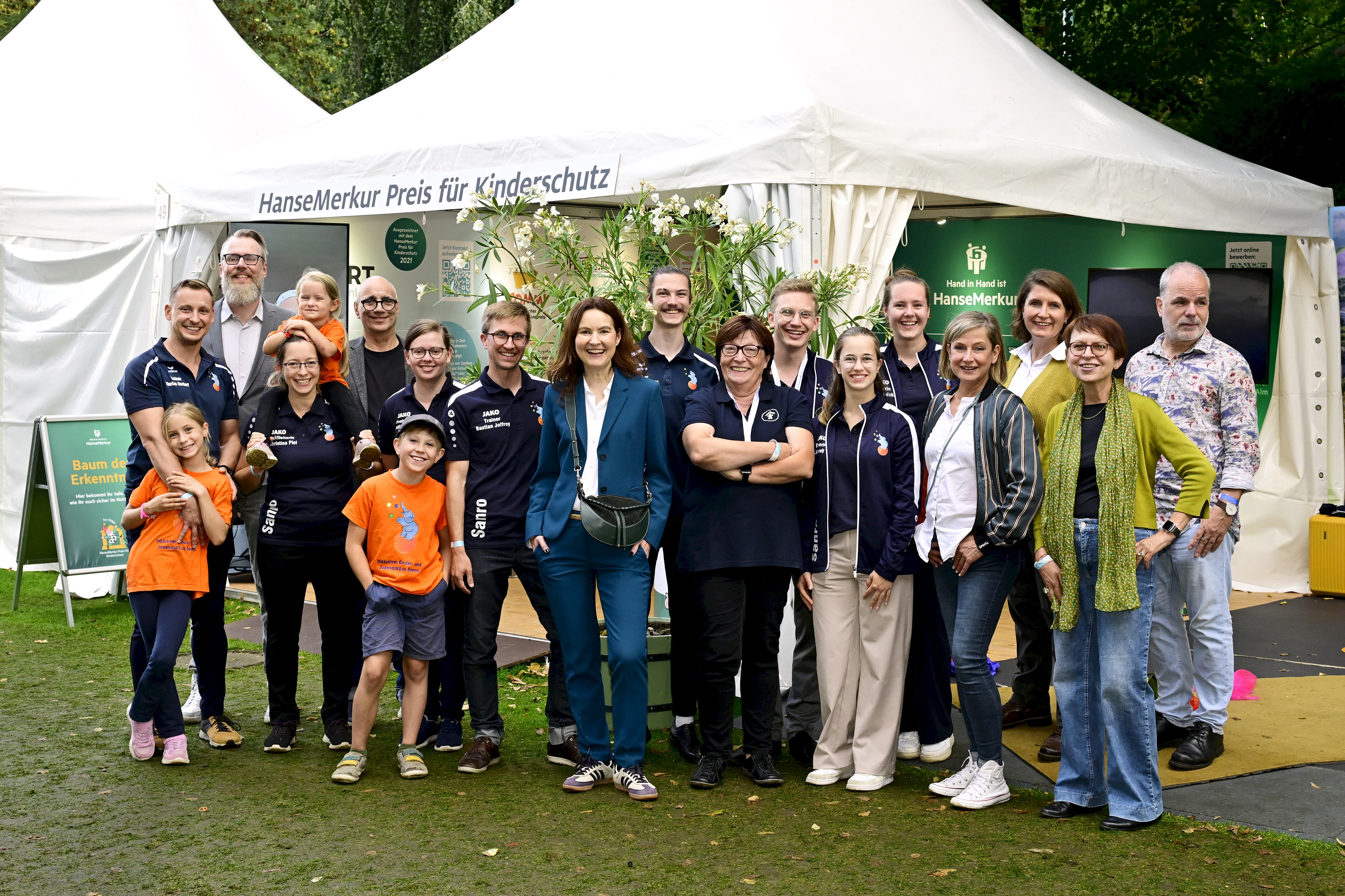 Initiativen und HanseMerkur Hand in Hand am Stand