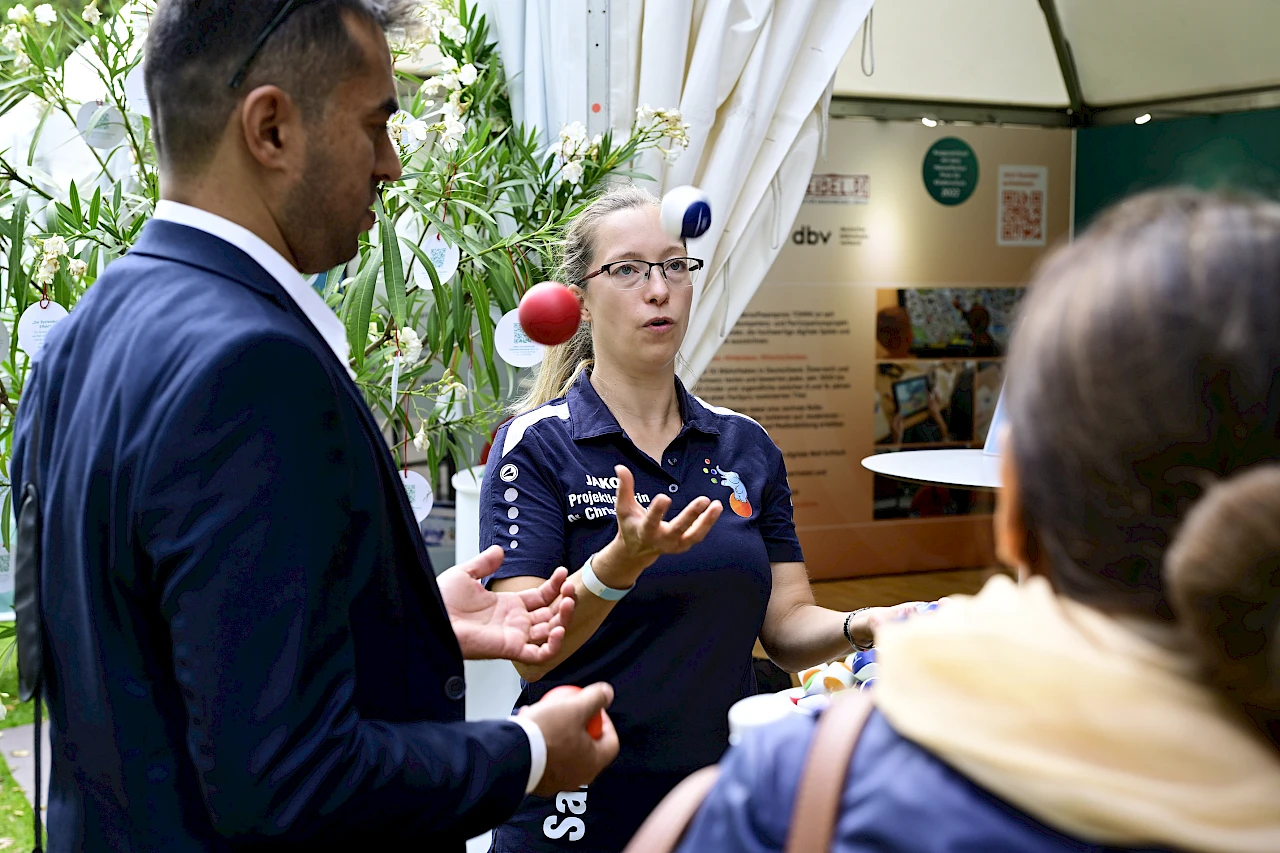 Christina Piel vom Kinder- und Jugendzirkus Sanro/DKSB Radebeul  in Aktion.