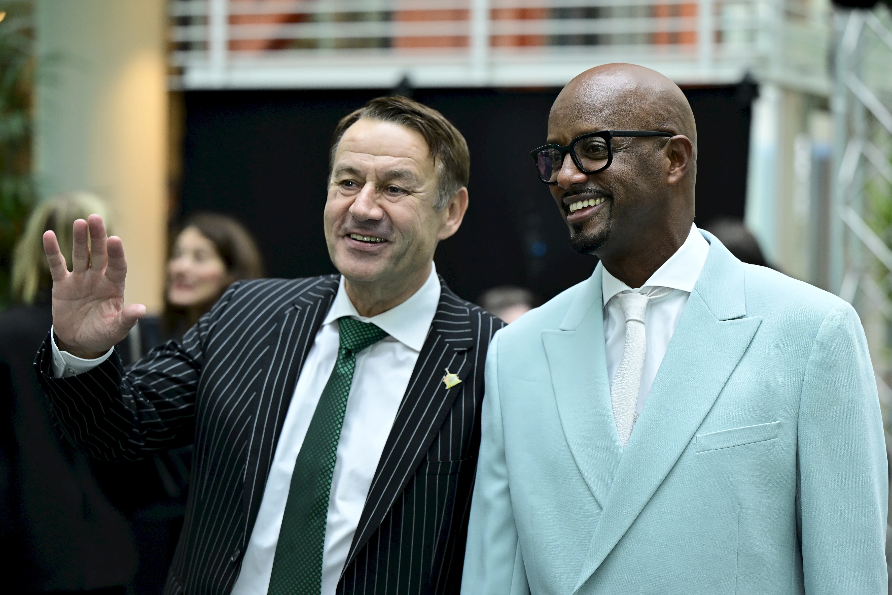 Eberhard Sautter, Vorstandsvorsitzender der HanseMerkur, mit Moderator Yared Dibaba, der wie immer sehr souverän und kurzweilig durch den Abend führte