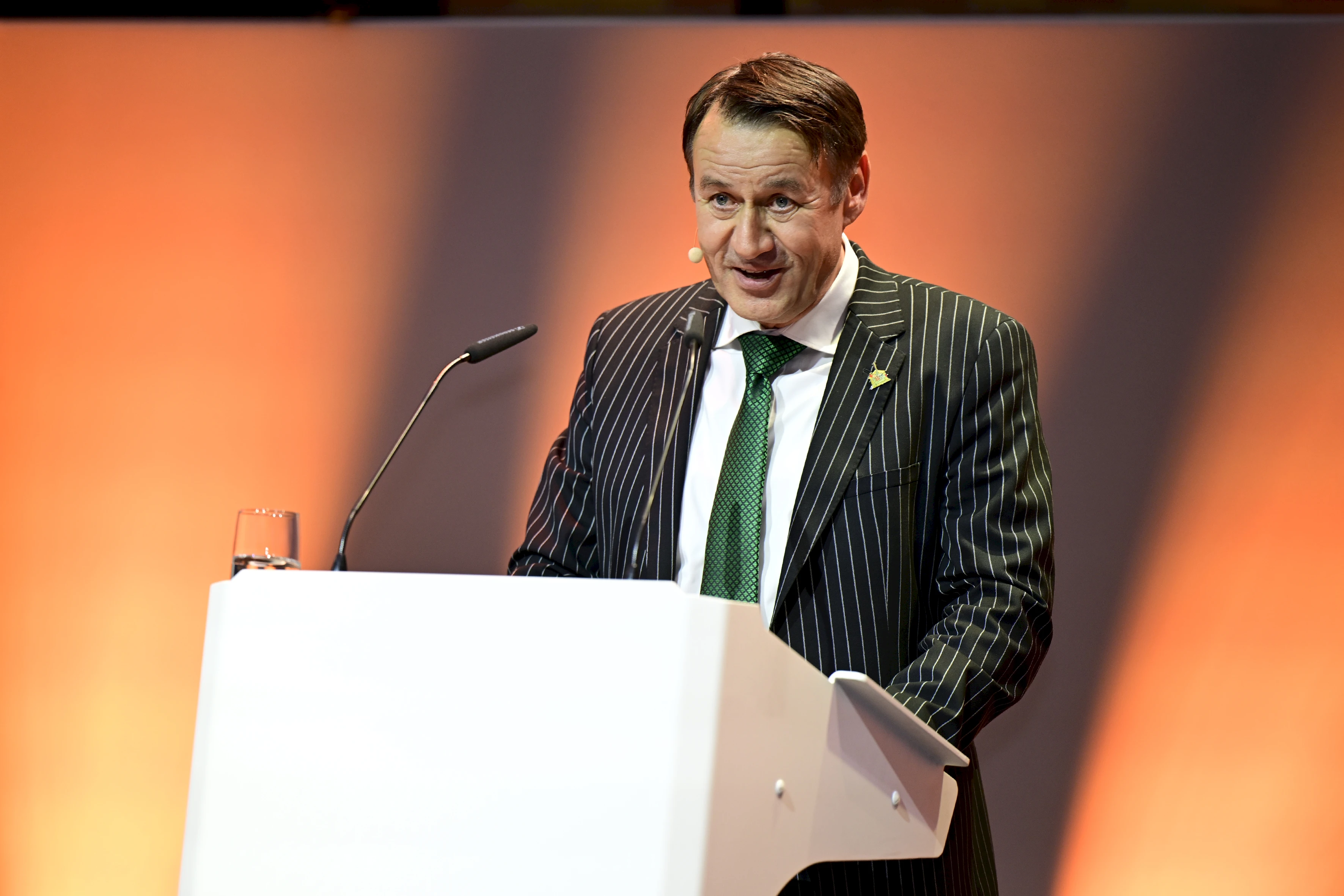 Eberhard Sautter, Vorstandsvorsitzender der HanseMerkur, begrüßte die zahlreich erschienenen Gäste zum 44. HanseMerkur Preis für Kinderschutz