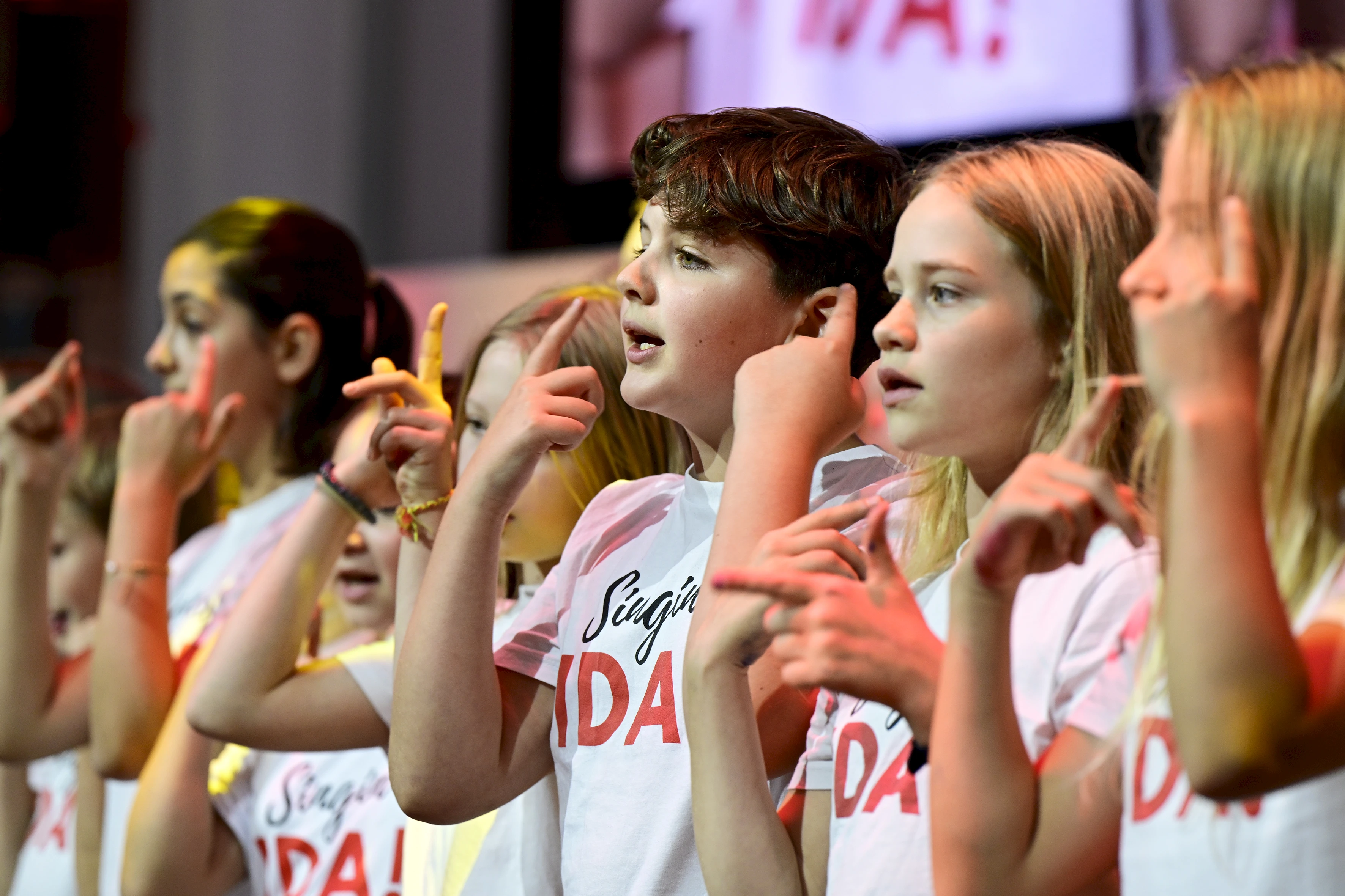 Die zweite Showeinlage des Abends kam von Singin´IDA. Die 35 Kinder brachten das Atrium der HanseMerkur zum Beben.