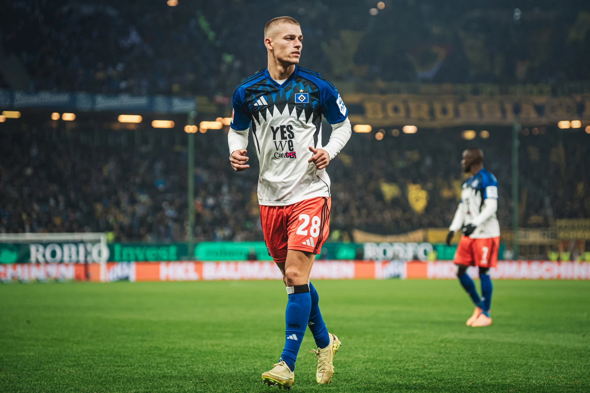 Erkämpfte sich einen Punkt gegen Favorit Borussia Dortmund: Miro Muheim vom HSV