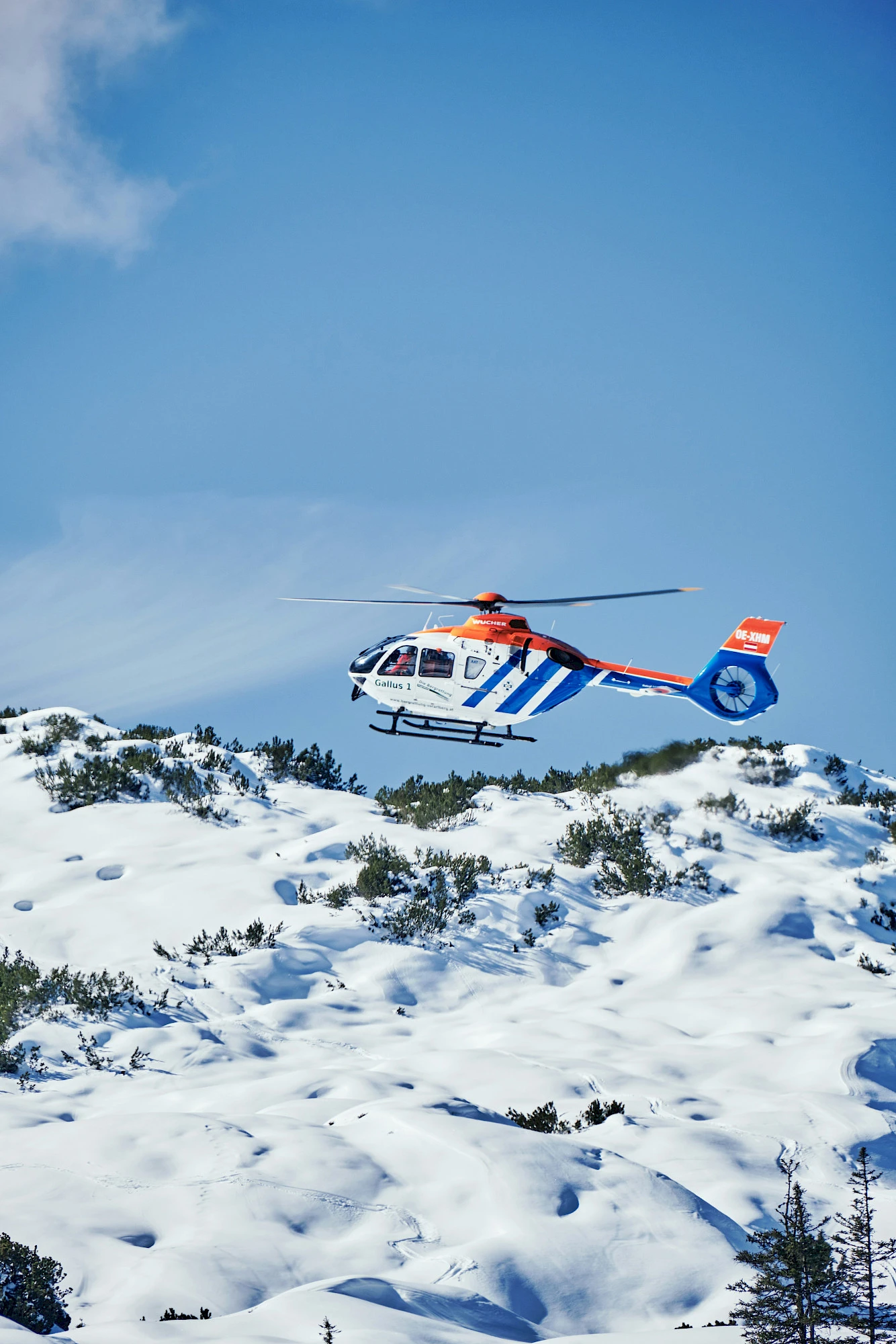 Rettung aus der Luft – Hubschraubereinsatz im winterlichen Gebiet
