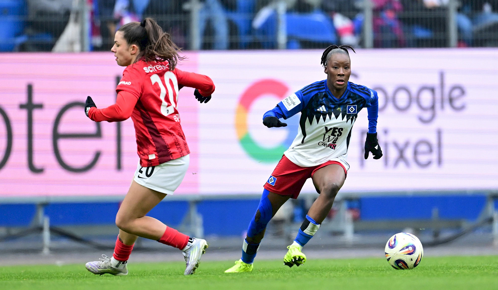 Energisch zum Ball: Magou Doucouré im Sondertrikot