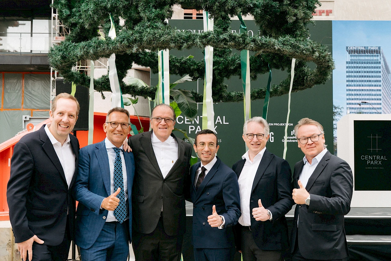 V. l. n. r.: Ulrich Haeselbarth, Vorstand HMG, Ulrich Höller, Geschäftsf. Gesellschafter ABG Real Estate Group Prof. Christoph Mäckler, Architekt..  Mike Josef, Oberbürgermeister. Malte Andes, stv. Vorstandsvorsitzender HMG,   Guido Wiese, Sprecher der Ge