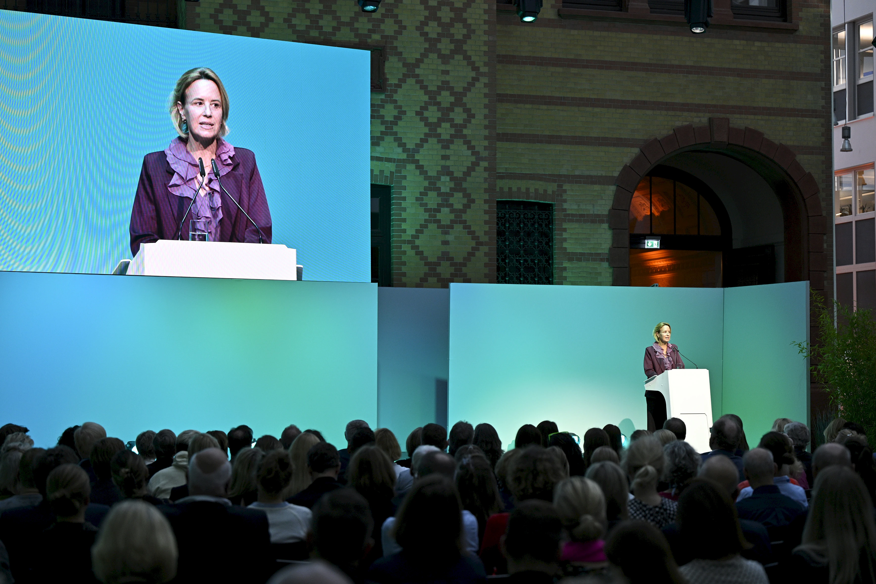 Schirmherrin 2026 ist die Verlegerin Julia Becker, Mitgesellschafterin und Aufsichtsratsvorsitzende der FUNKE Mediengruppe. Sie engagiert sich seit Jahren für Bildung sowie für die Lese- und Medienkompetenz junger Menschen.