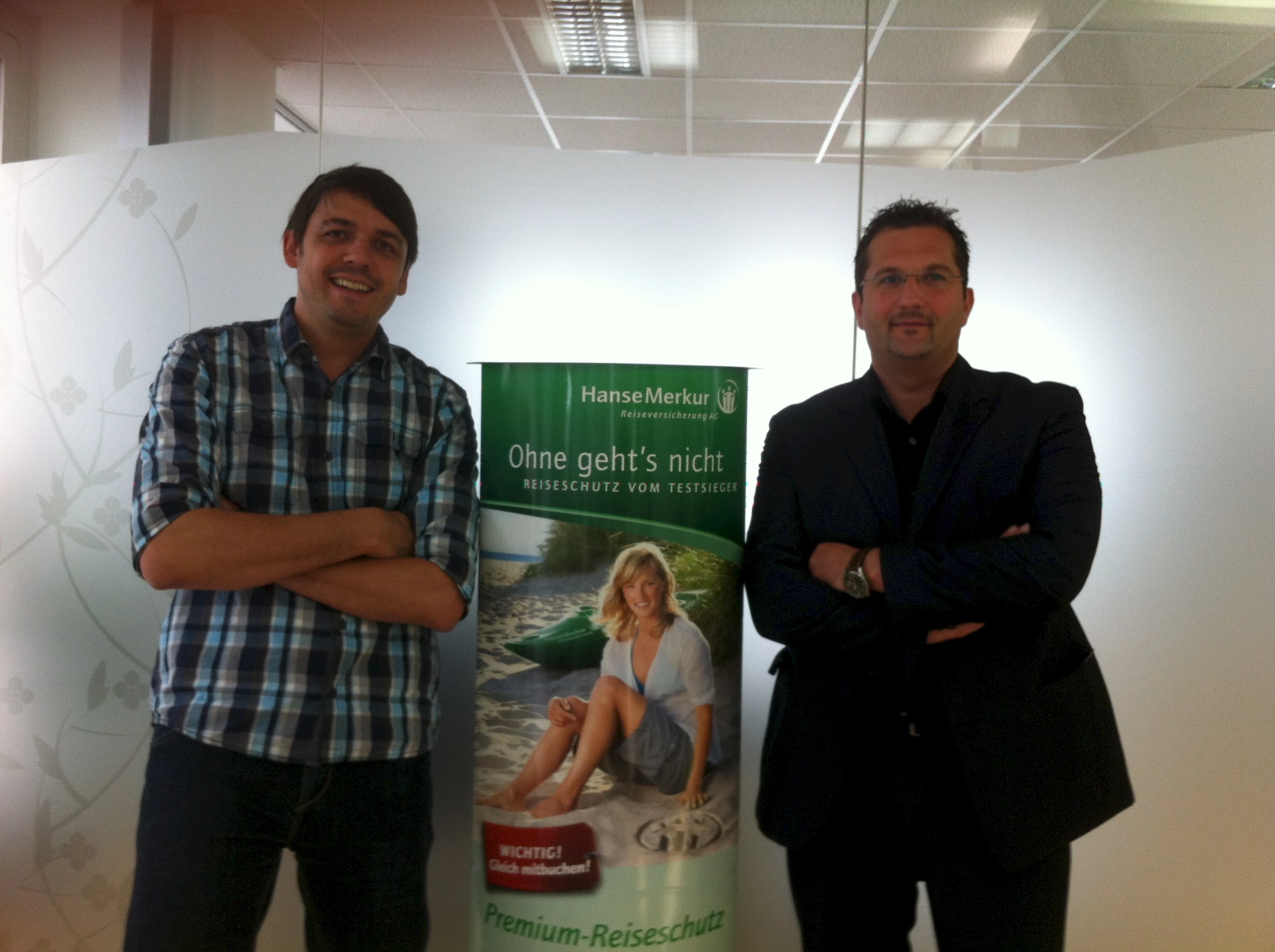 Fuad Izmirlija und Michael Franzan im ersten Büro der HanseMerkur in Österreich.