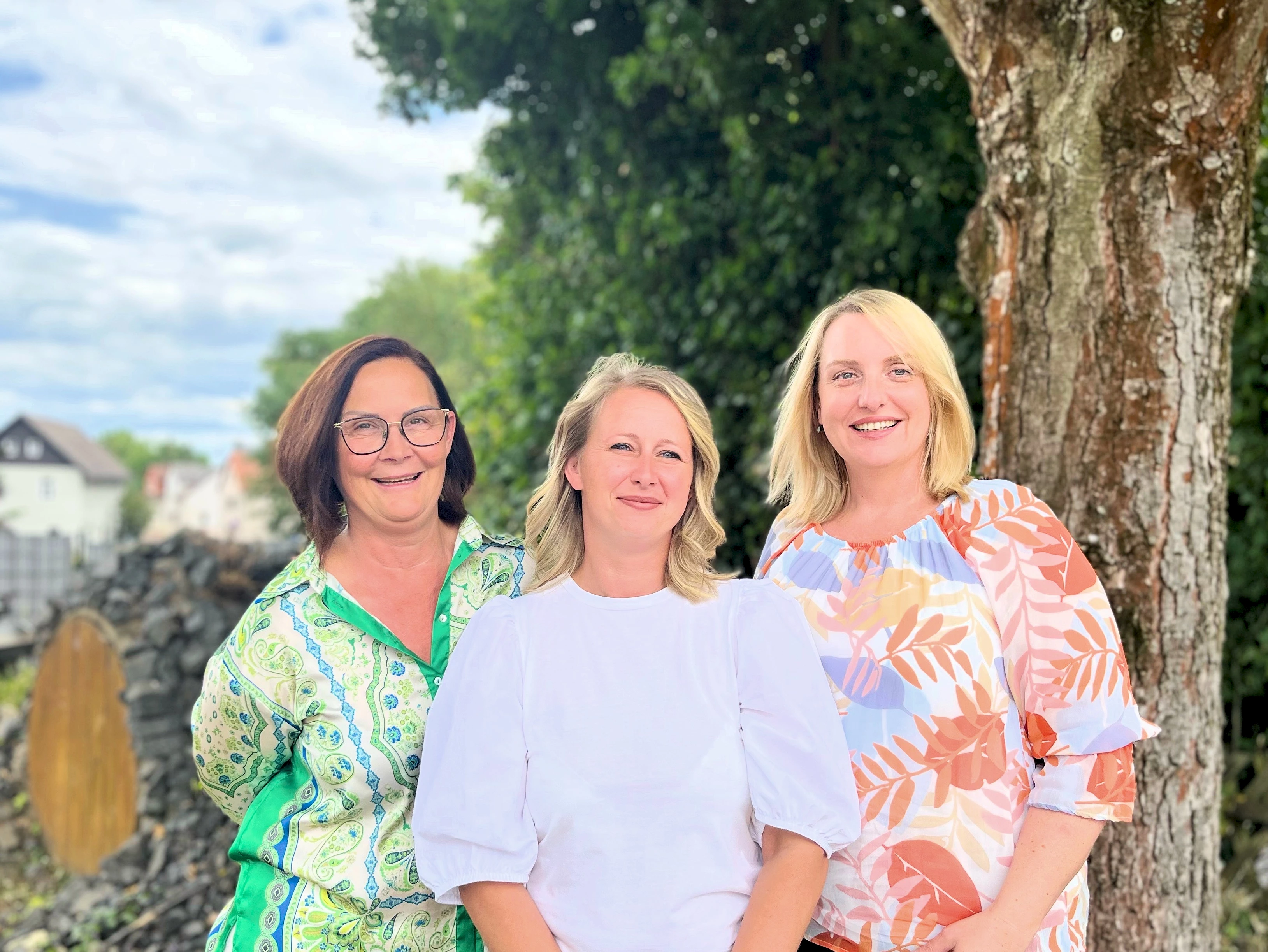 Atemzeit, Hauptpreisträger HanseMerkur Preis für Kinderschutz 2023:  Anett Wiese, Ella Gette, Nina Jäger (v.l.n.r.)