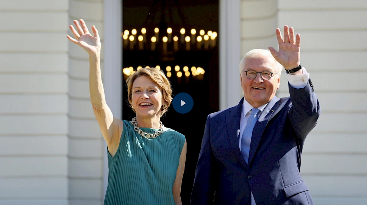"Pamoja – gemeinsam stärker" – unter diesem Motto laden Bundespräsident Frank-Walter Steinmeier und Elke Büdenbender in diesem Jahr zum Bürgerfest in den Park von Schloss Bellevue ein. Am Samstag, den 14. September 2024 ist Tag des offenen Schlosses.