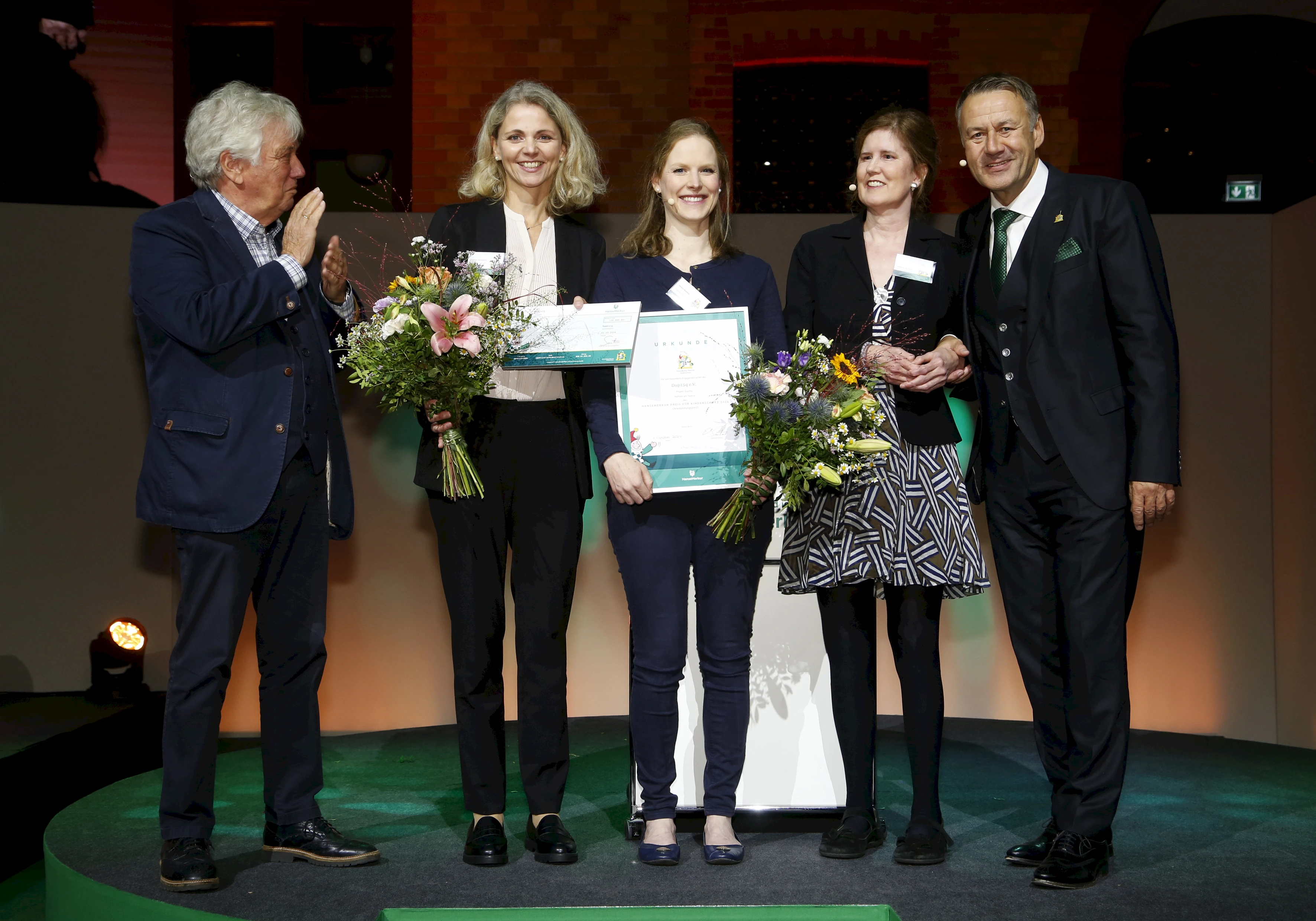 Der Dup15q e.V. erhielt ebenfalls den Anerkennungspreis. Rolf Zuckowski, Christina Wendland, Verena Romero, Dr. Ulrike Köhler, Eberhard Sautter (v.l.).